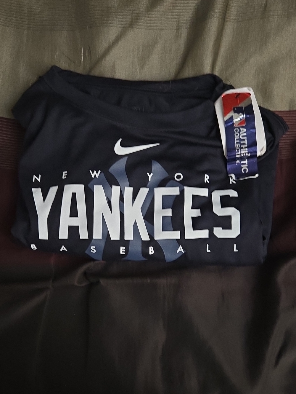 Nike Navy Yankees Graphic Short Sleeve Tee - White Logo